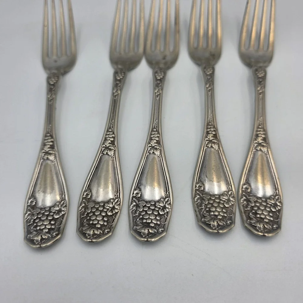 5 ~ Vintage Isabella Grape 1913 R.C.Co. Grape Pattern Silverplated Forks 7.5